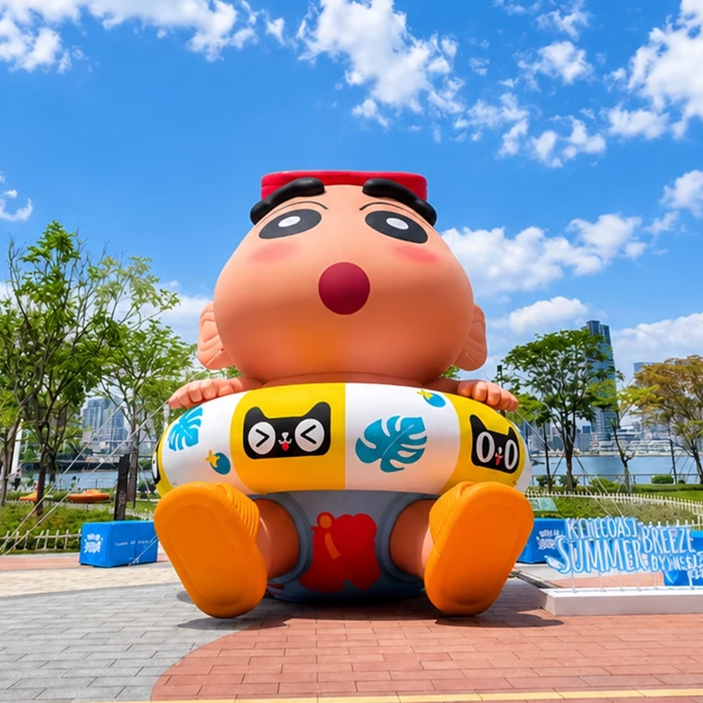 8-meter giant inflatable swim ring Crayon Shin-chan outdoor sunny real shot at Shenzhen Qianhai K11 Mall